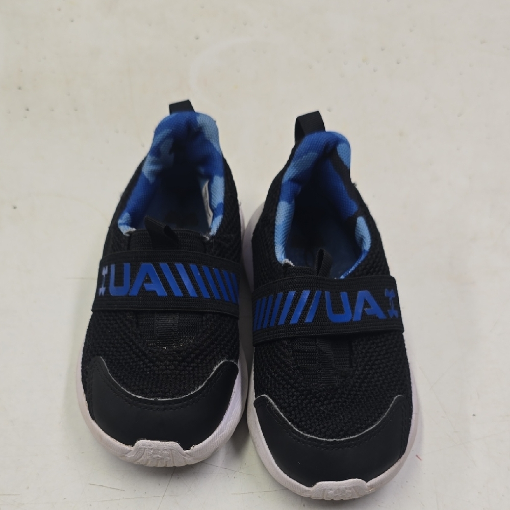 Under Armour Kids' Black Sneakers‎ with Blue Highlights Size 7